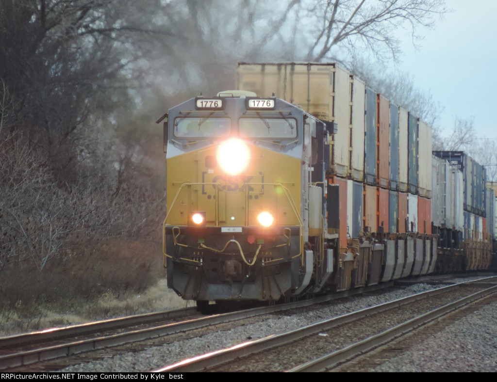 CSX 1776 on I017